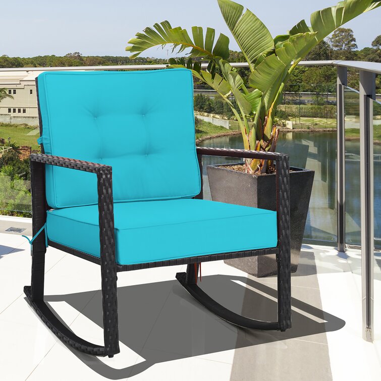Red Barrel Studio® Chaise berçante d’extérieur avec coussins Esentepe
